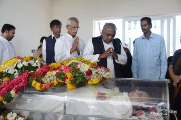 Celebs Pay Condolences to C Narayana Reddy